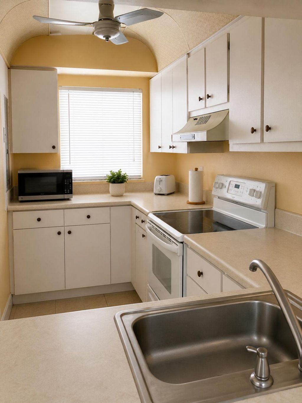 9325 Lagoon Place, Unit 107, Davie, FL 33324 Photo