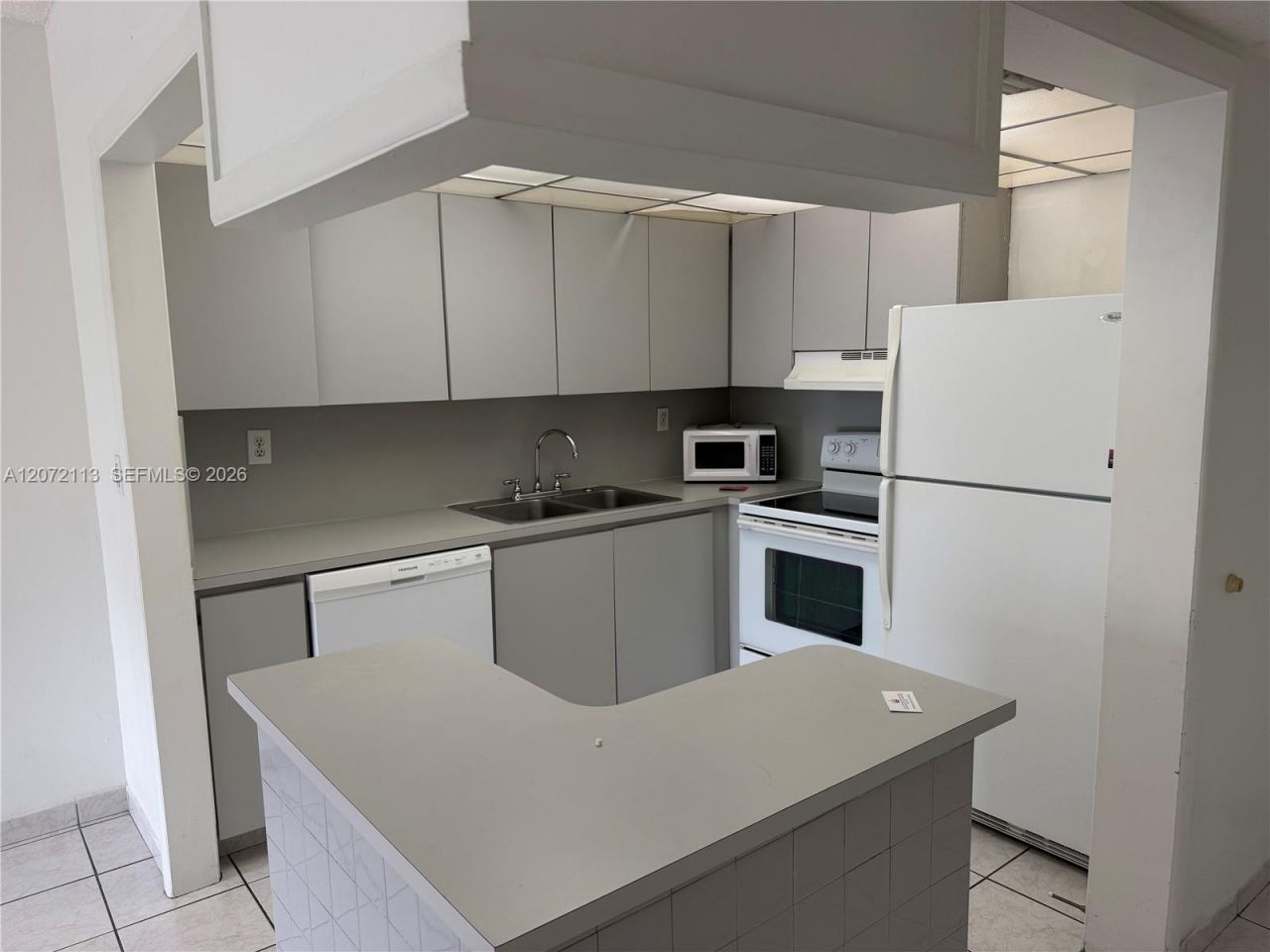 250 181st Dr, Unit 111, Sunny Isles Beach, FL 33160 Photo
