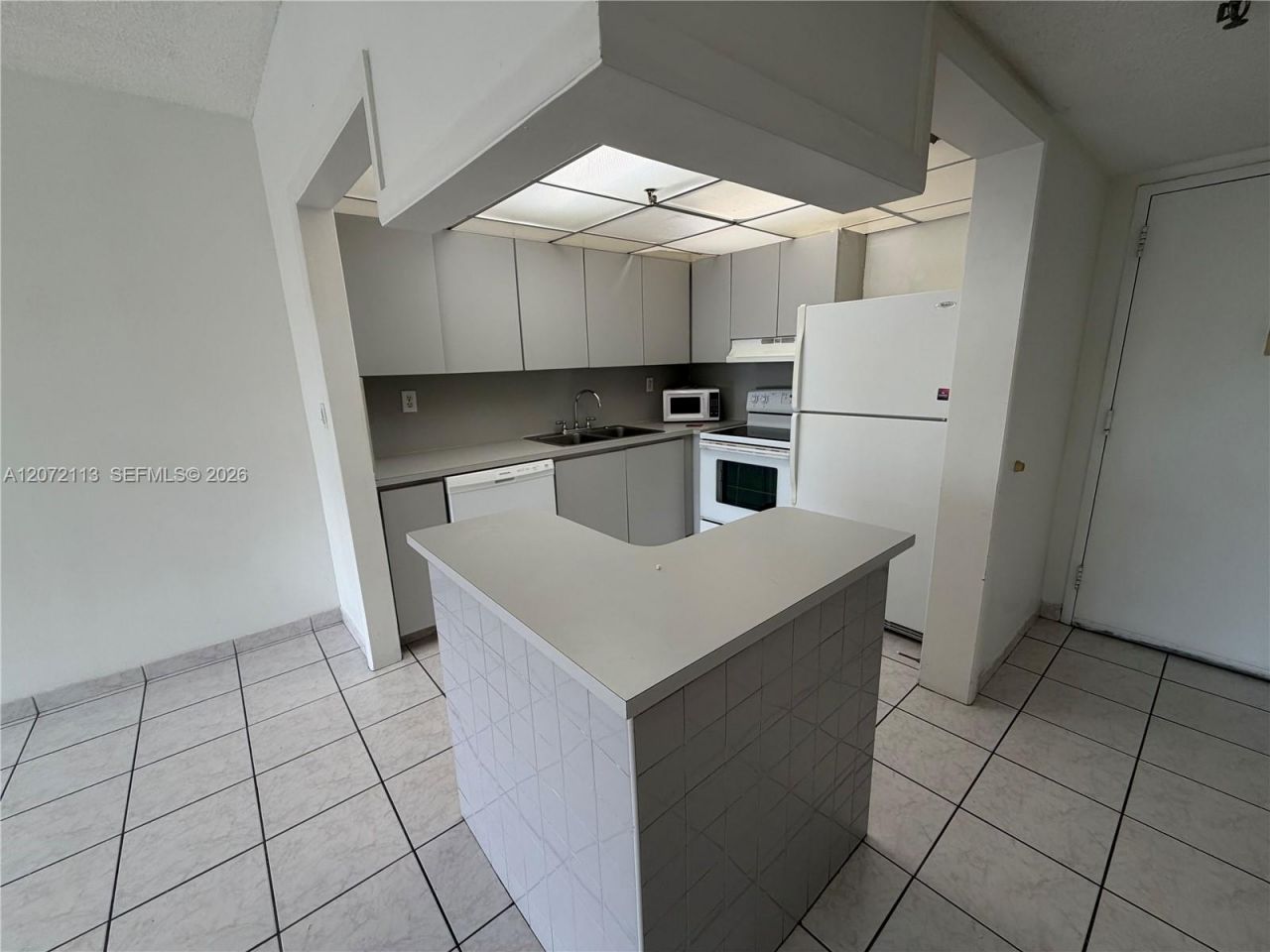 250 181st Dr, Unit 111, Sunny Isles Beach, FL 33160 Photo