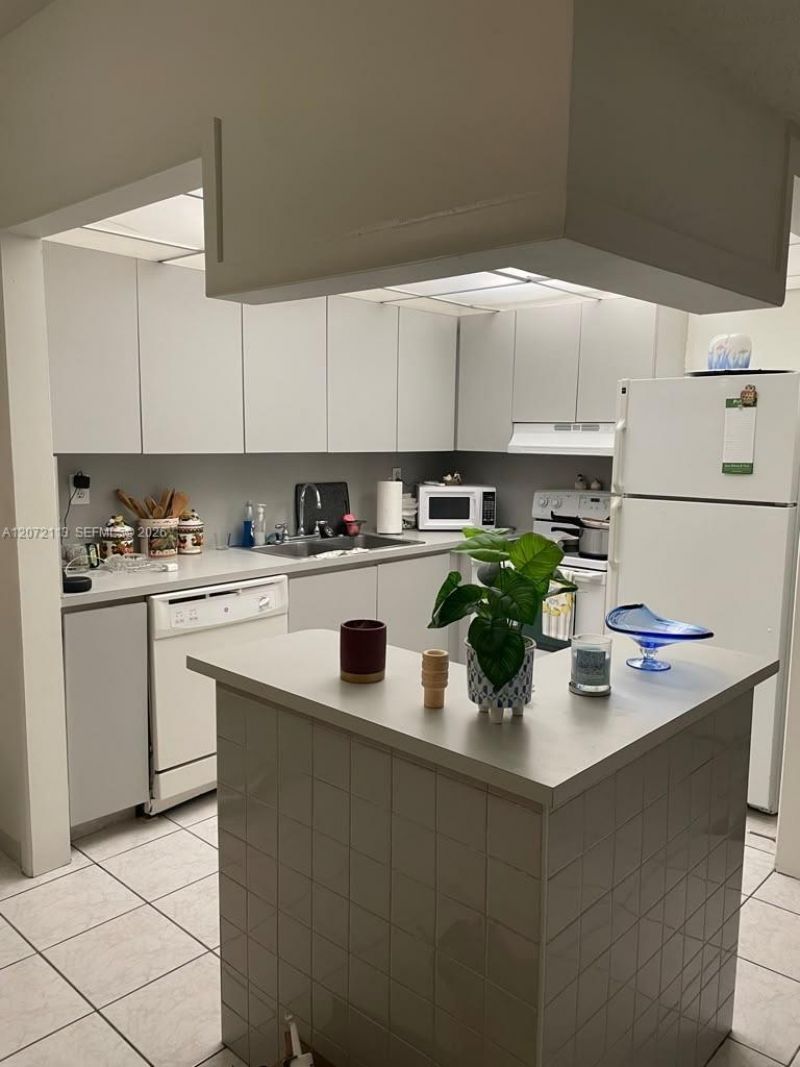 250 181st Dr , Unit 111, Sunny Isles Beach, FL 33160 Photo