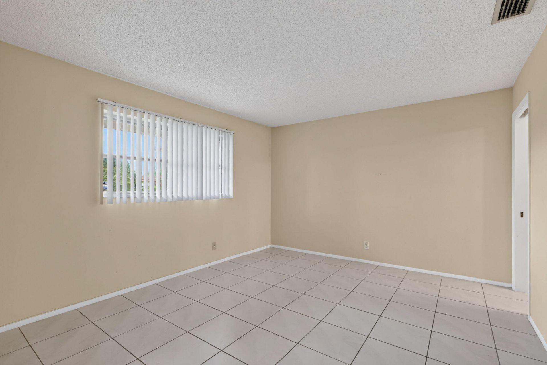 5780 Fernley Drive W, Unit 144, West Palm Beach, FL 33415 Photo