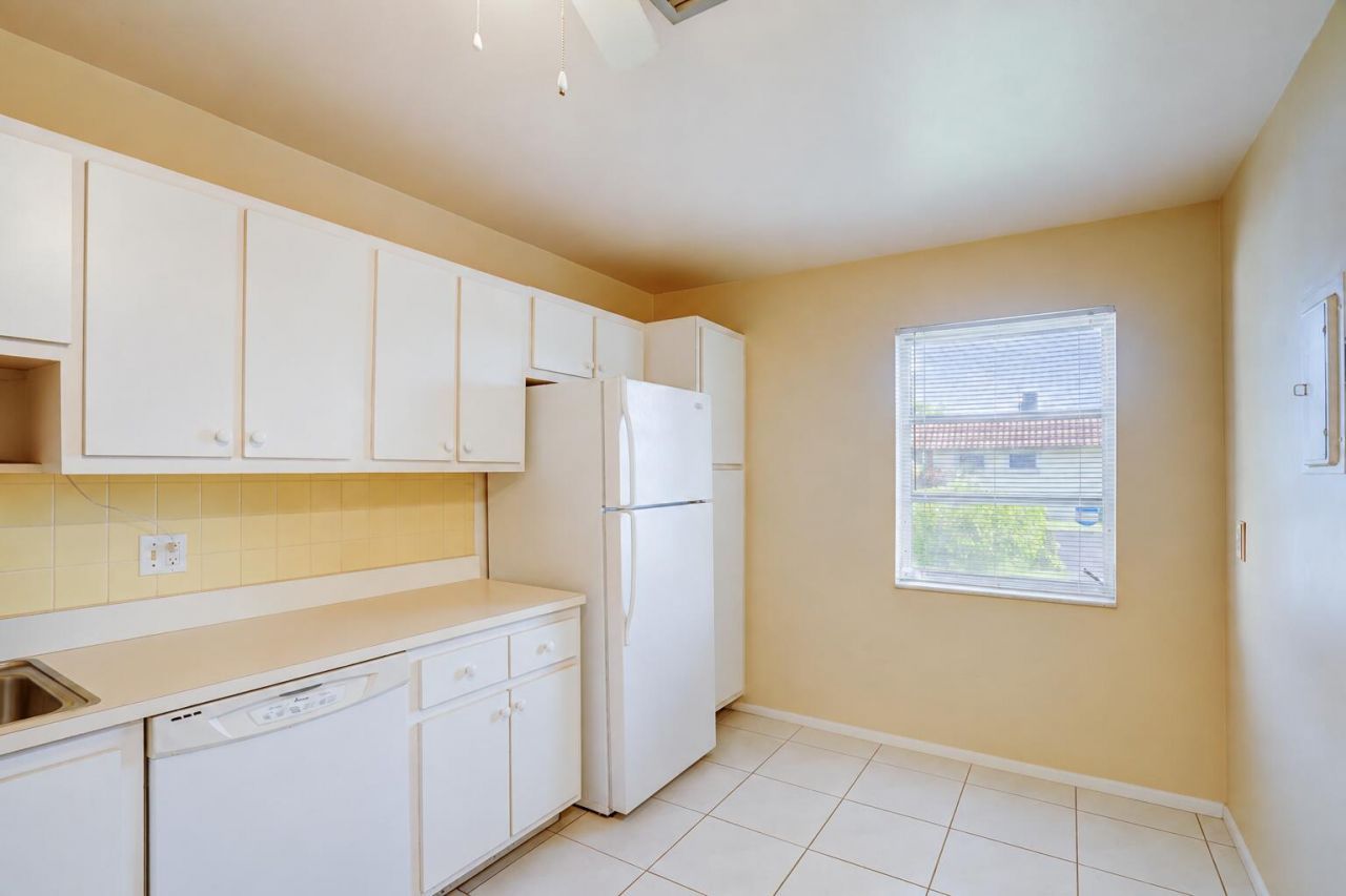 5780 Fernley Drive W, Unit 144, West Palm Beach, FL 33415 Photo