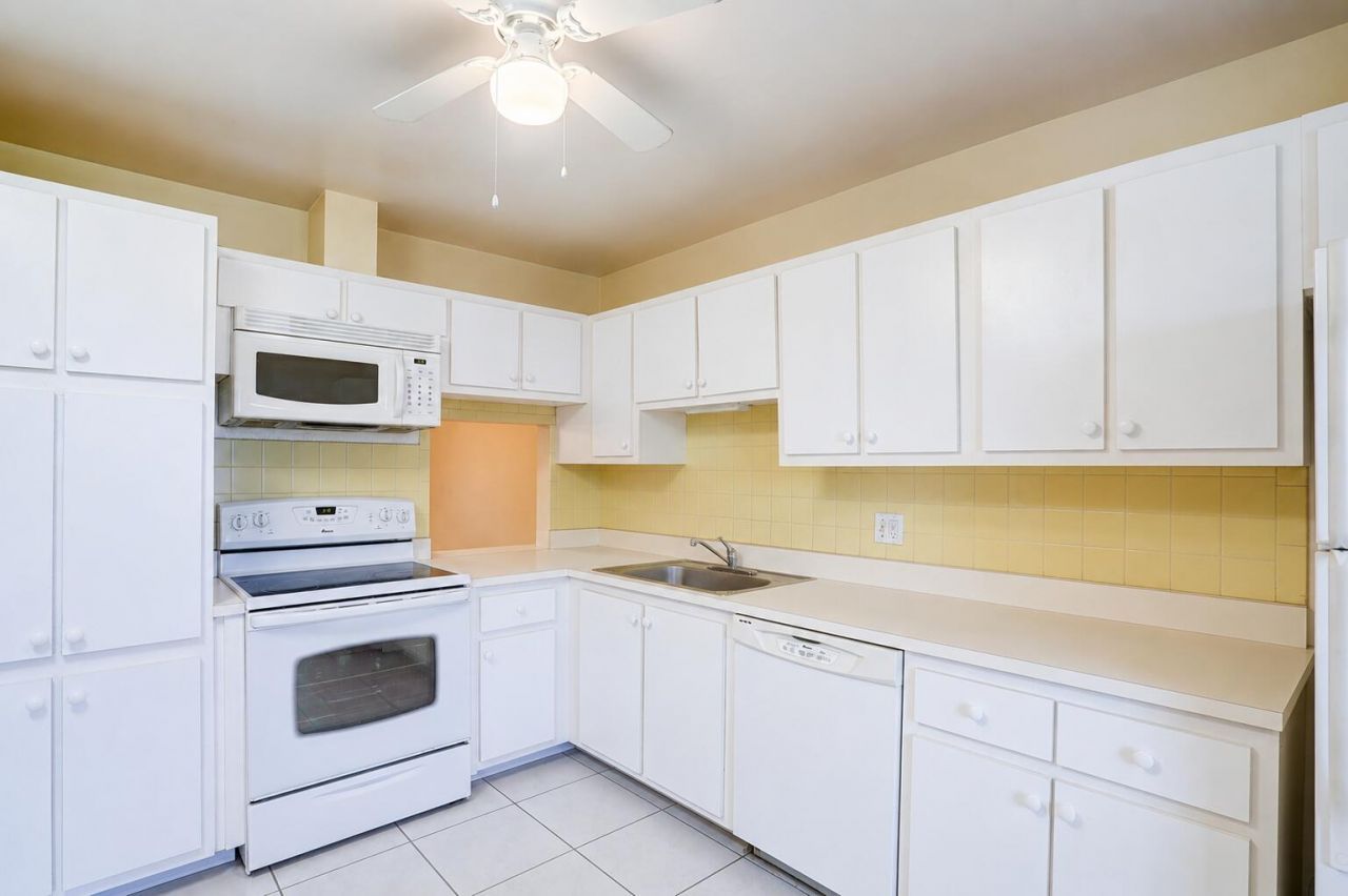 5780 Fernley Drive W, Unit 144, West Palm Beach, FL 33415 Photo