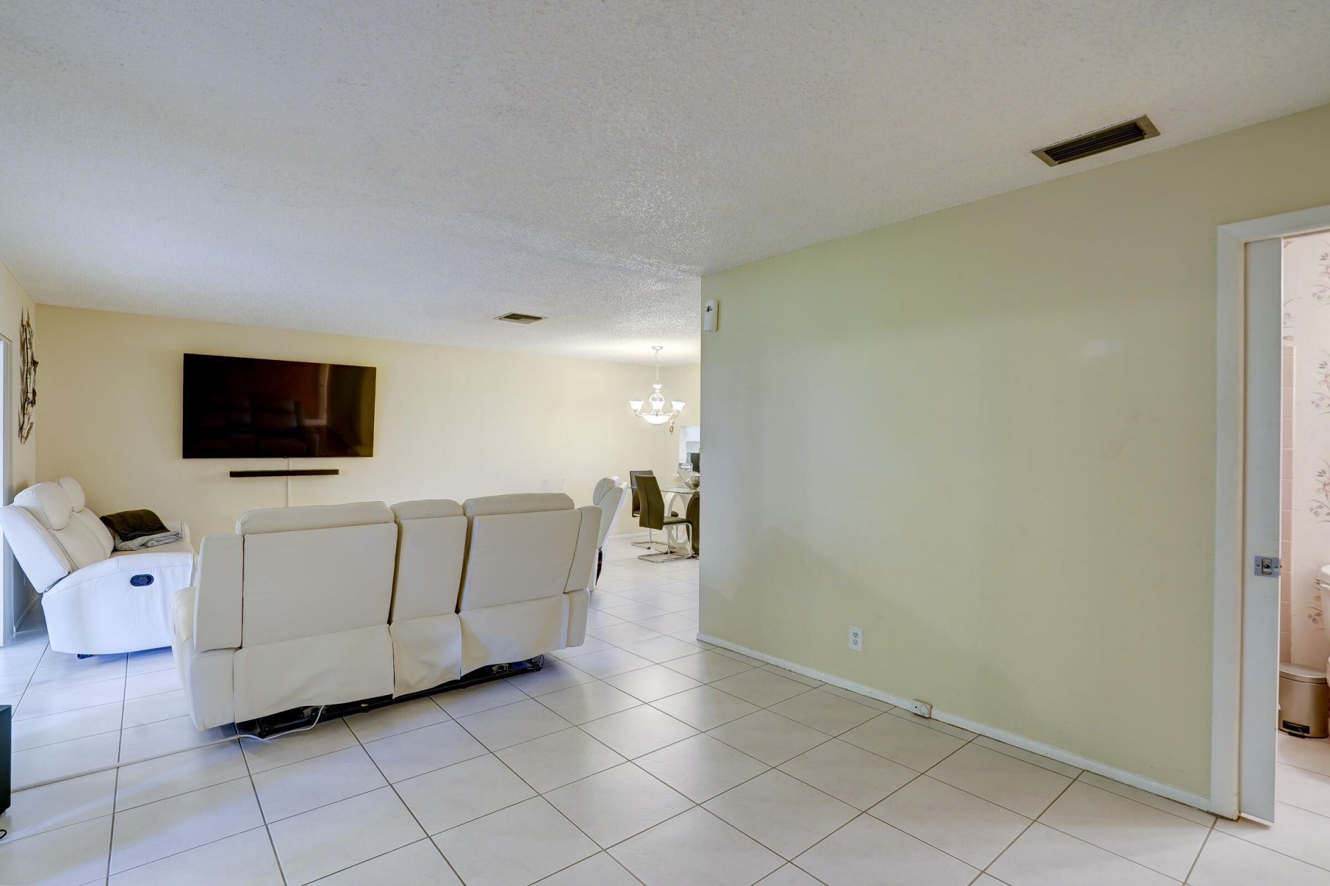 5780 Fernley Drive W, Unit 144, West Palm Beach, FL 33415 Photo