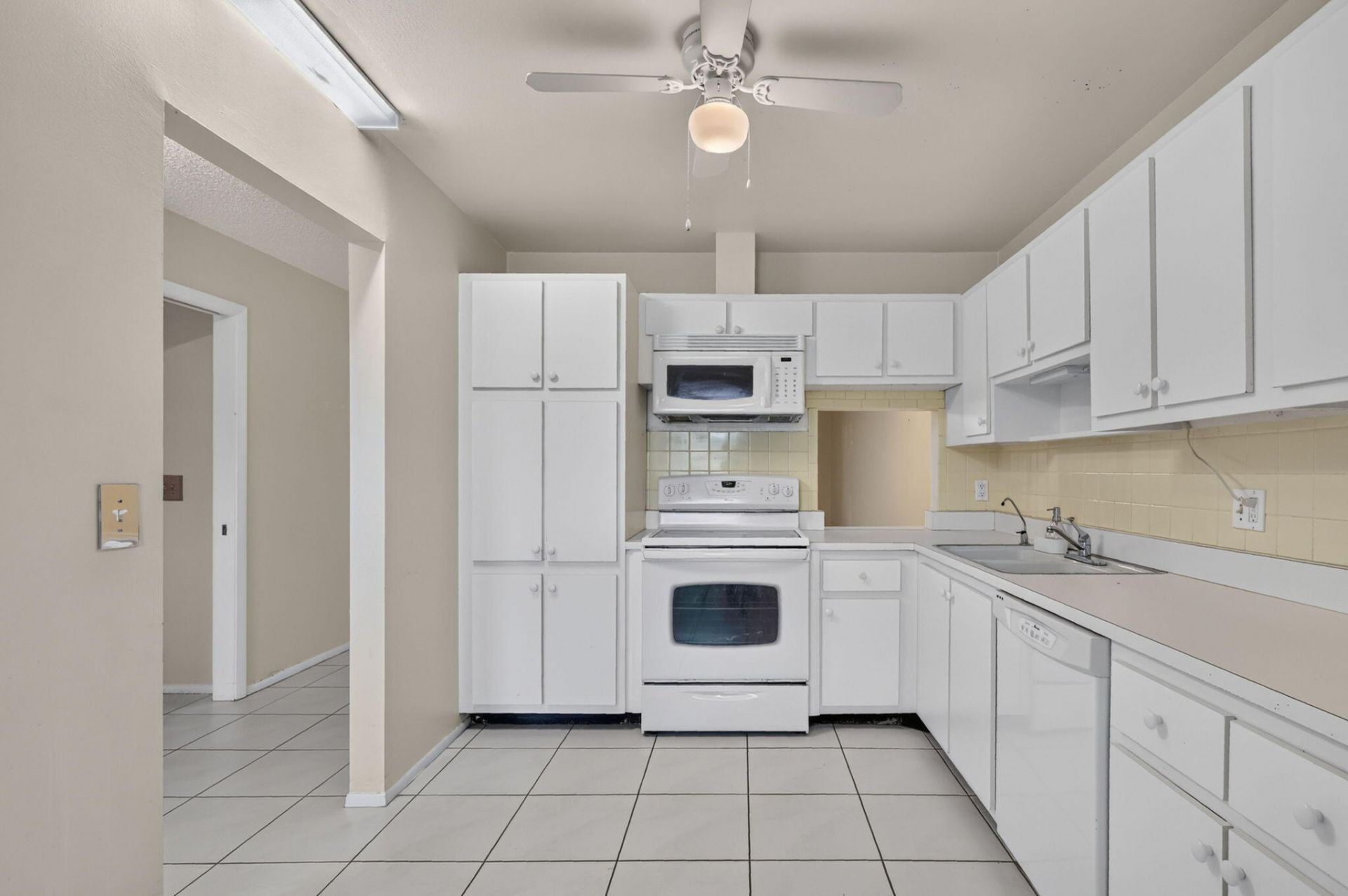 5780 Fernley Drive W, Unit 144, West Palm Beach, FL 33415 Photo