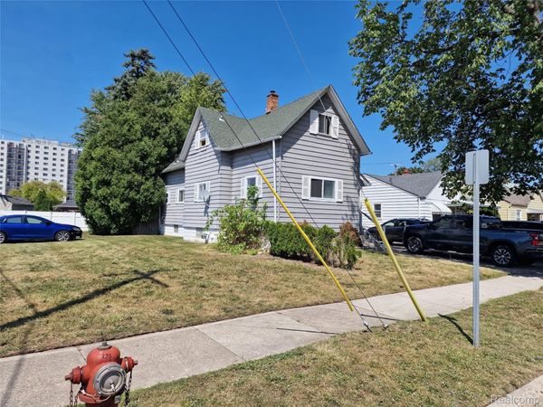 8035 COOLIDGE, Center Line, Mi 48015
