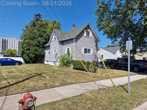 8035 COOLIDGE, Center Line, Mi 48015