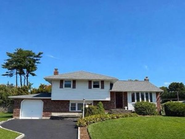 29 Cottonwood Drive , Commack, NY 11725