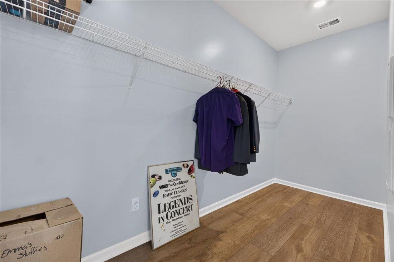 1028 Captain View Court Photo 38