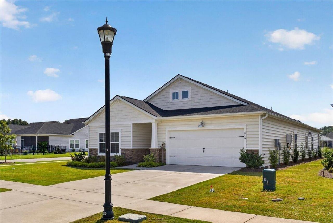 1028 Captain View Court Photo 5