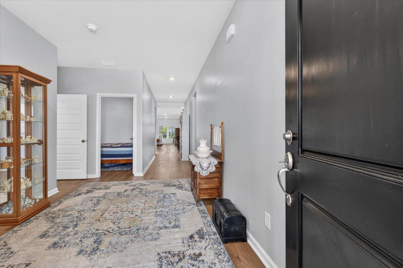 1028 Captain View Court Photo 7