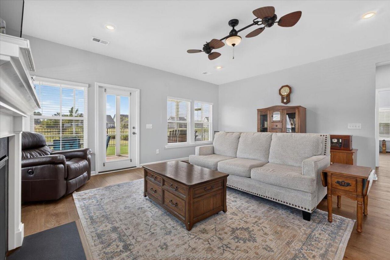 1028 Captain View Court Photo 9