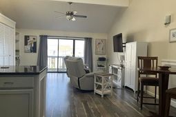 1880 Colony Dr. photo 4