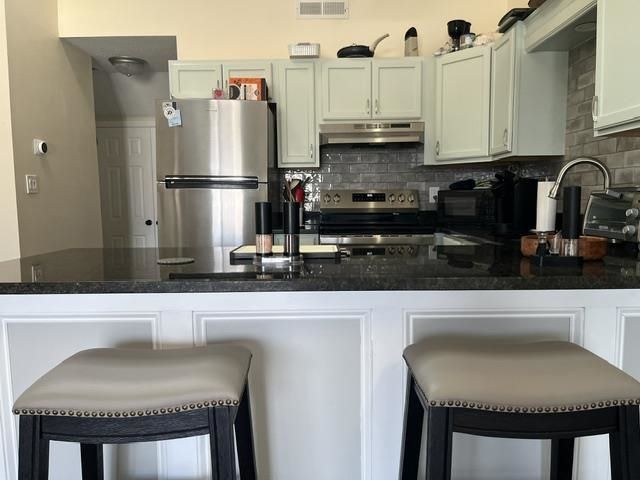 1880 Colony Dr. Photo 4