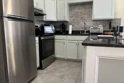 1880 Colony Dr. photo 4