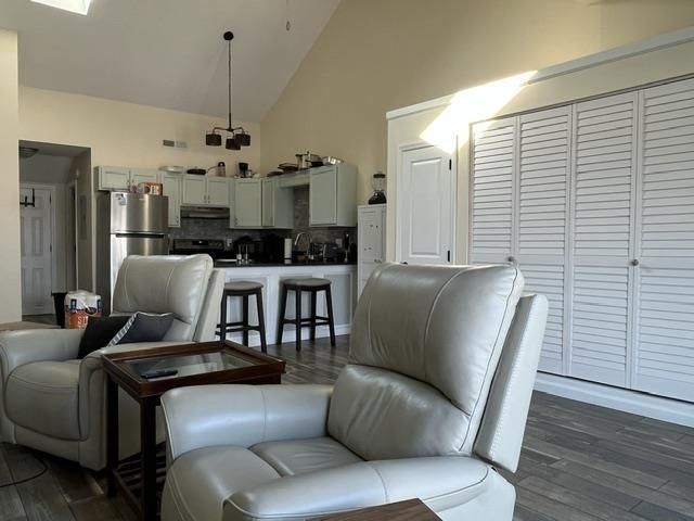 1880 Colony Dr. Photo 8