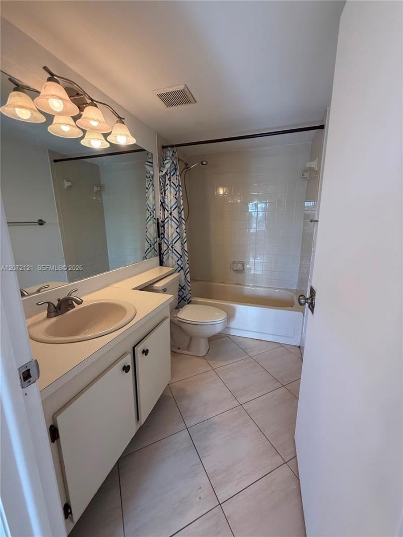 18200 Mediterranean Blvd , Unit 2201, Hialeah, FL 33015 Photo