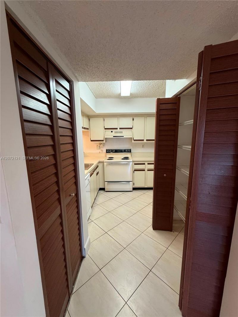 18200 Mediterranean Blvd , Unit 2201, Hialeah, FL 33015 Photo