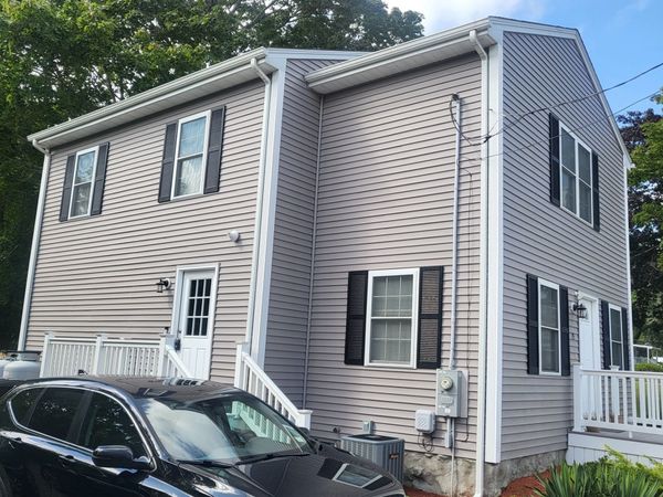 15 Chipaway Rd, Freetown, MA 02717