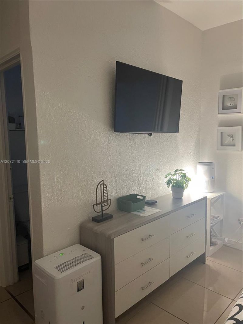 3710 Collins Ave , Unit N-208, Miami Beach, FL 33140 Photo