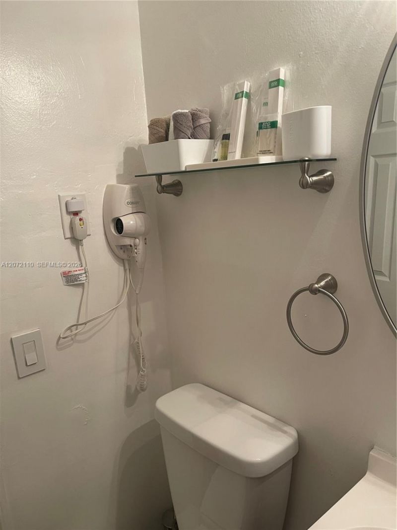 3710 Collins Ave , Unit N-208, Miami Beach, FL 33140 Photo