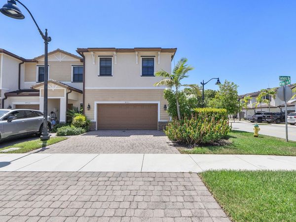4721 Santa Cruz Way, Davie, FL 33314