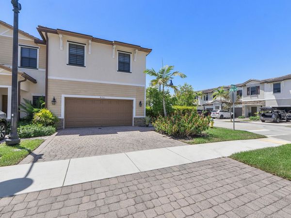 4721 Santa Cruz Way, Davie, FL 33314