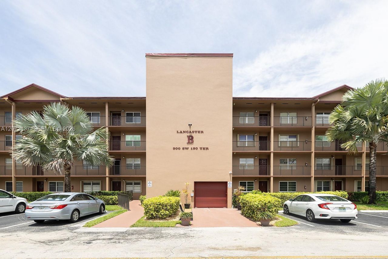 300 SW 130th Ter , Unit 110B, Pembroke Pines, FL 33027 Photo