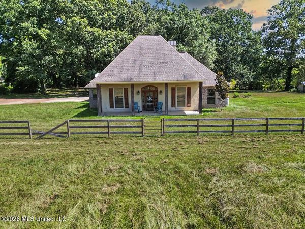 19 Sara Lane, Natchez, MS 39120