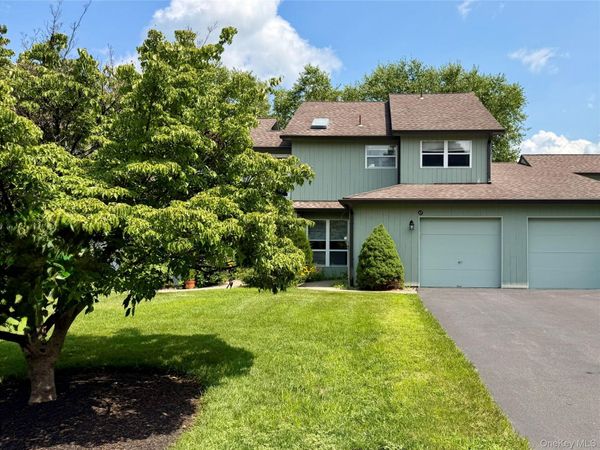 15 Pond Drive W, Rhinebeck, NY 12572