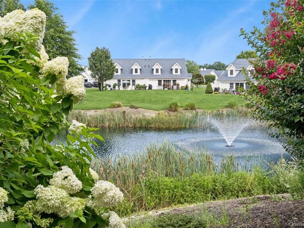 3 Summerfield Lane S, Aquebogue, NY 11931