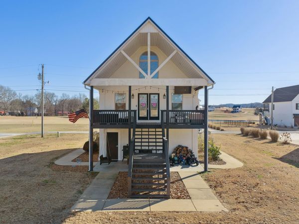 222 Fairway Villa Ln , Decaturville, TN 38329
