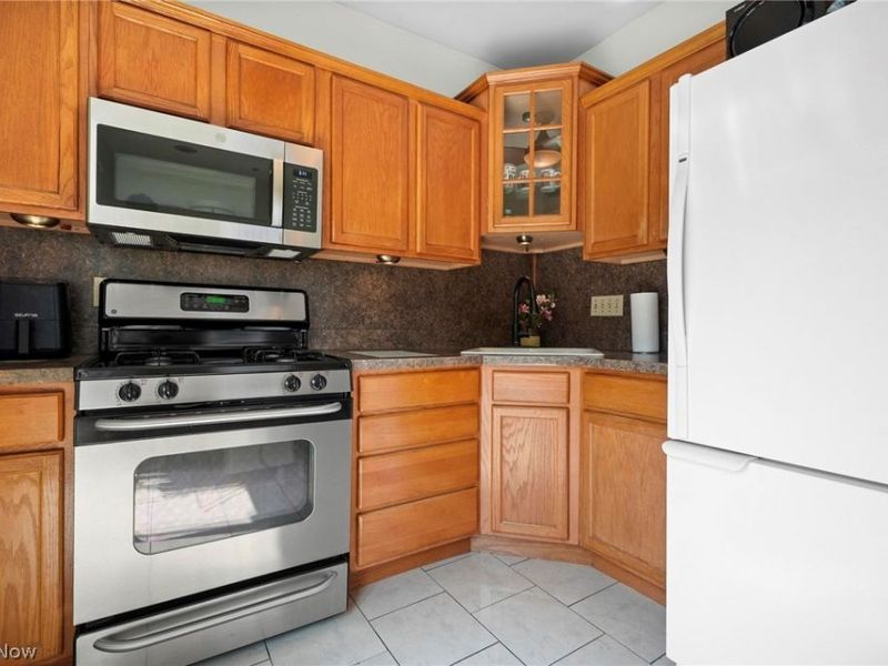 3270 W 122nd Street, Cleveland, OH 44111 Photo 2