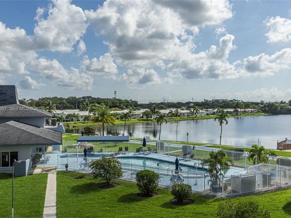 2223 Park Ln , Unit 314, Hollywood, FL 33021