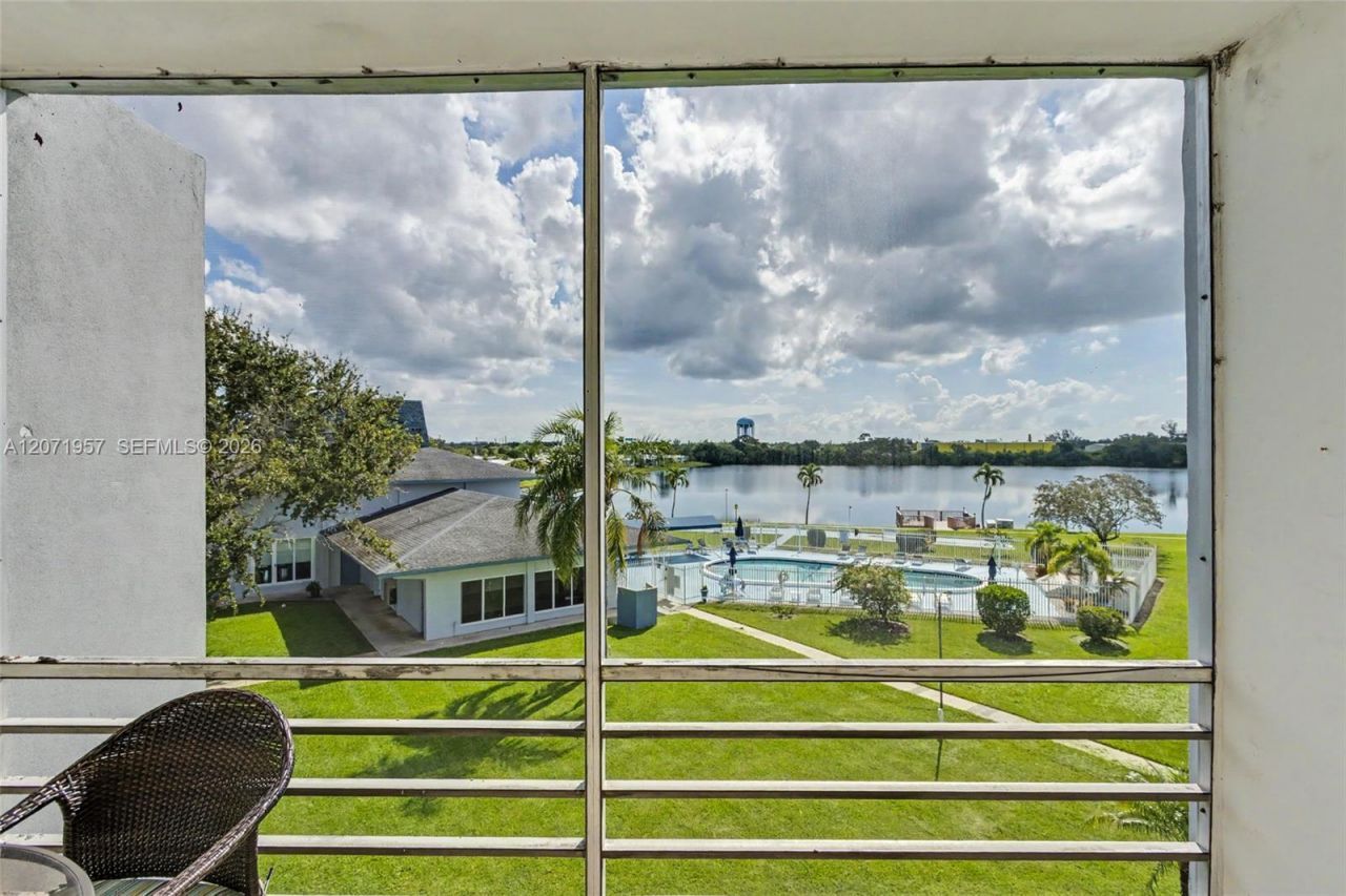 2223 Park Ln , Unit 314, Hollywood, FL 33021 Photo