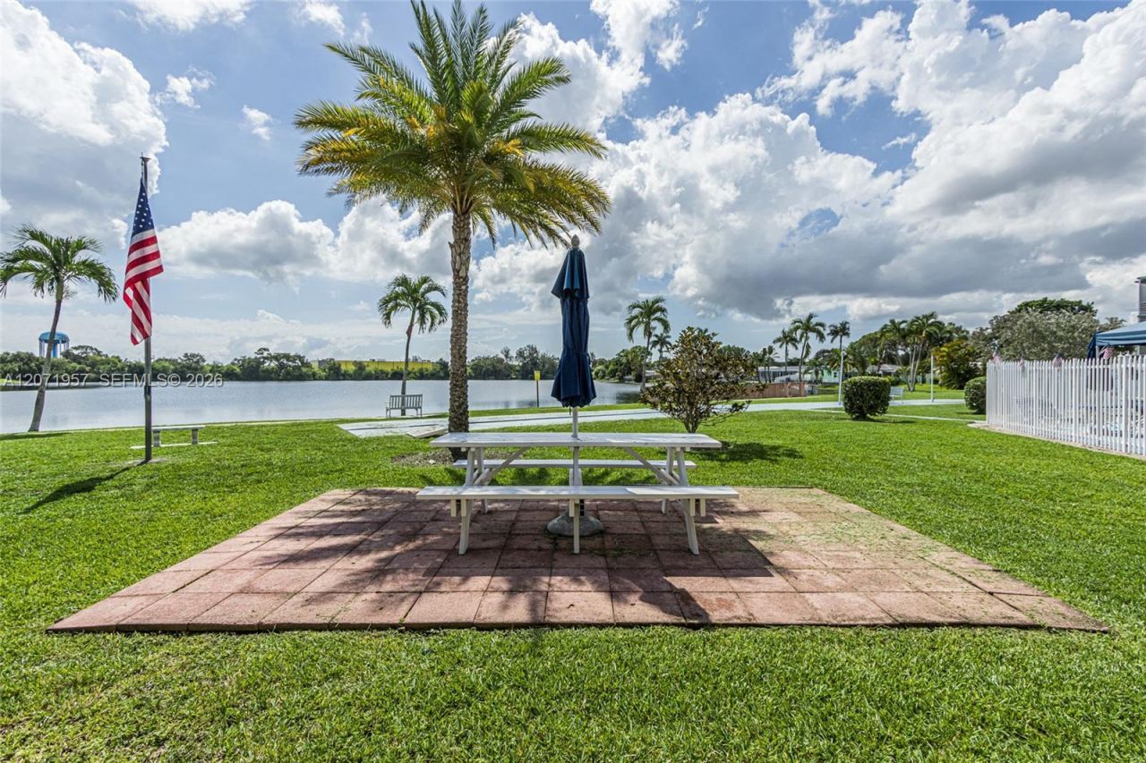 2223 Park Ln , Unit 314, Hollywood, FL 33021 Photo