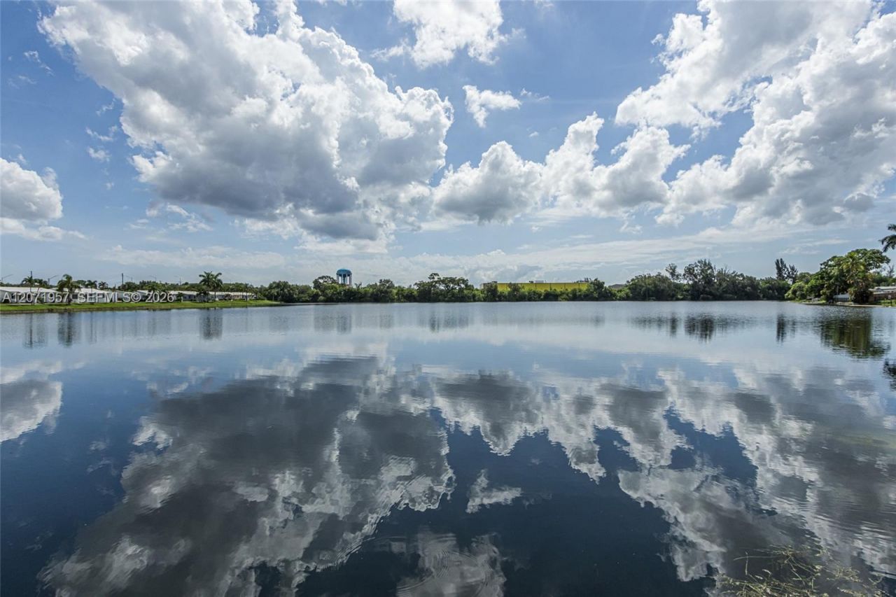 2223 Park Ln , Unit 314, Hollywood, FL 33021 Photo