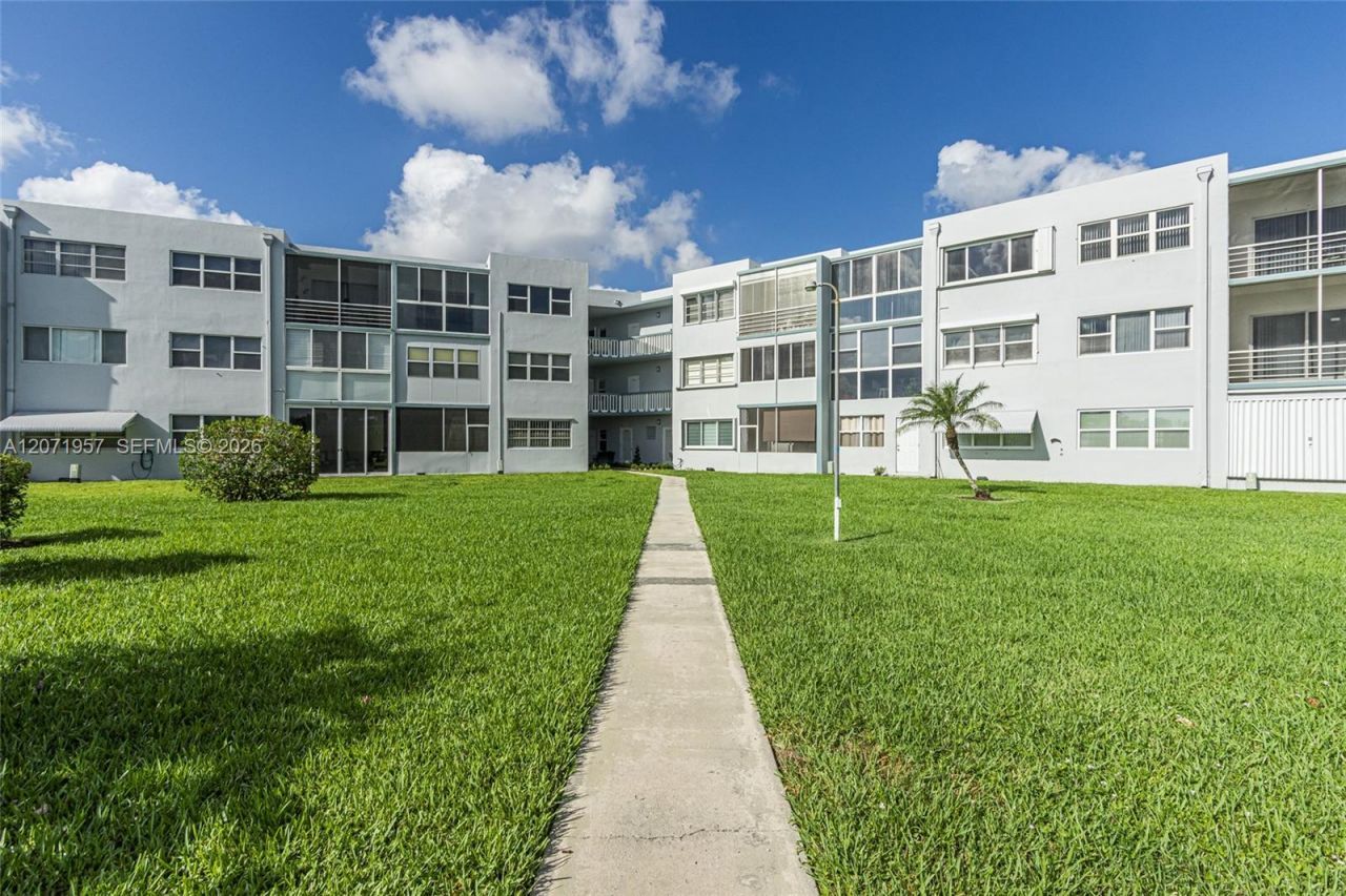 2223 Park Ln , Unit 314, Hollywood, FL 33021 Photo