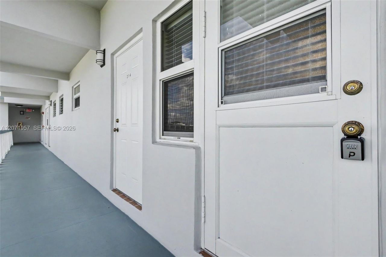 2223 Park Ln , Unit 314, Hollywood, FL 33021 Photo