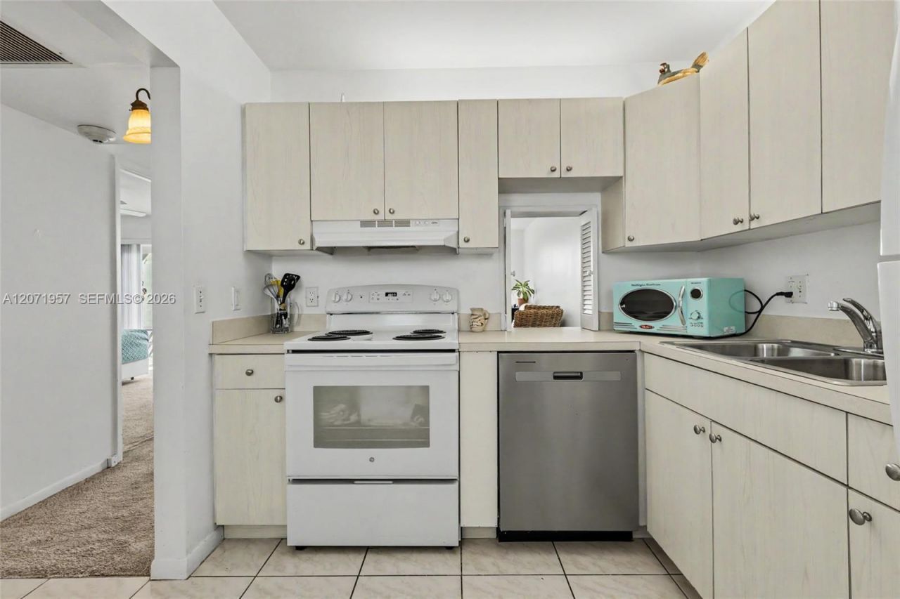 2223 Park Ln , Unit 314, Hollywood, FL 33021 Photo