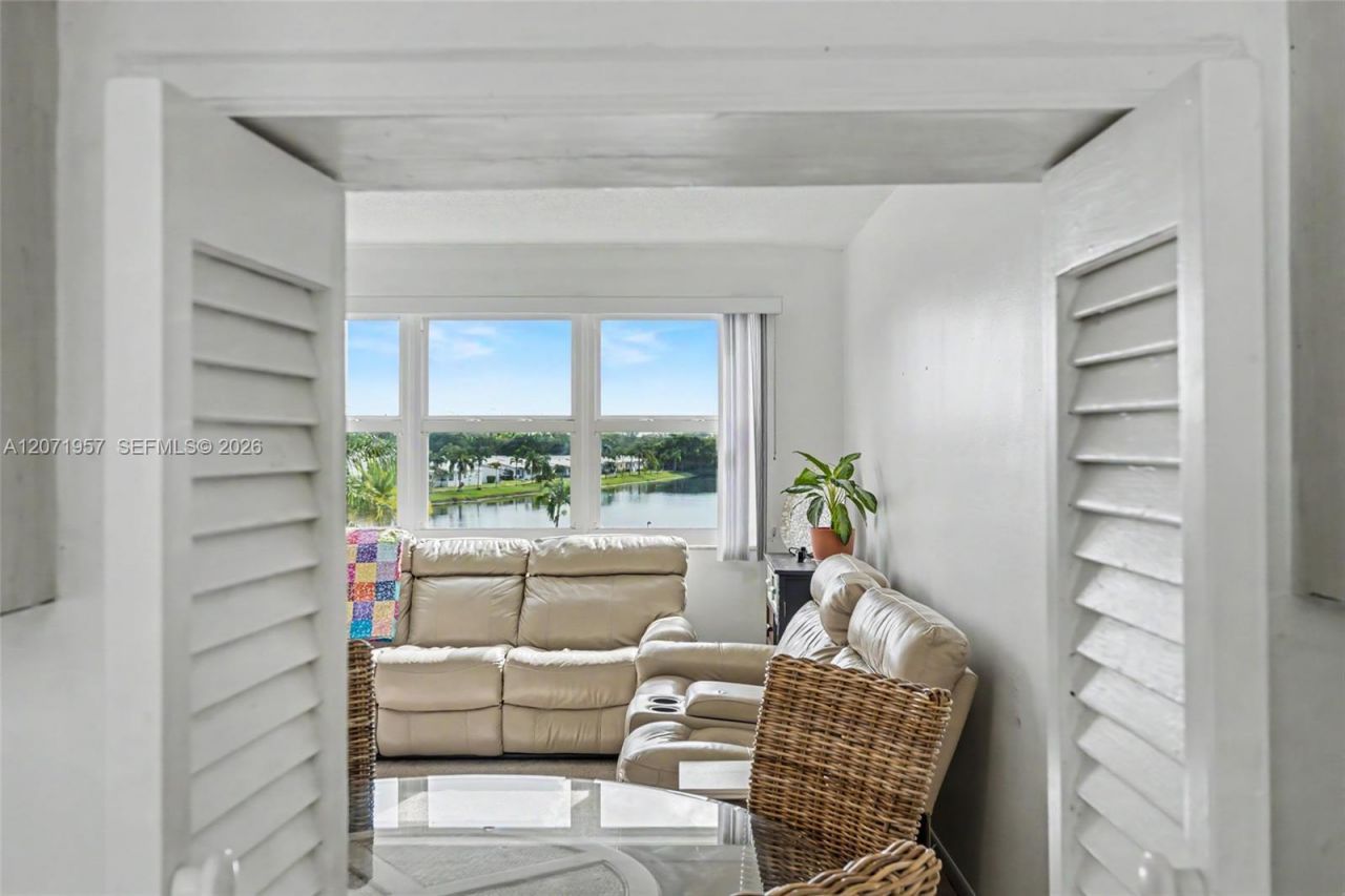 2223 Park Ln , Unit 314, Hollywood, FL 33021 Photo