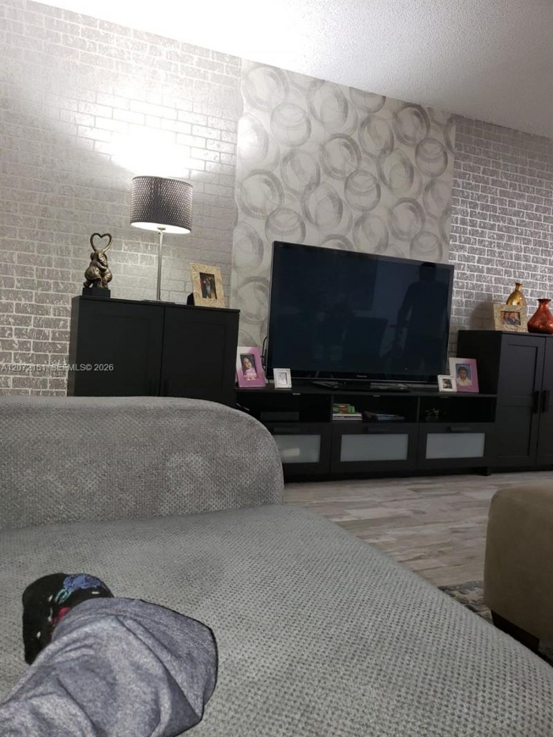 900 NE 12th Ave , Unit 302, Hallandale Beach, FL 33009 Photo