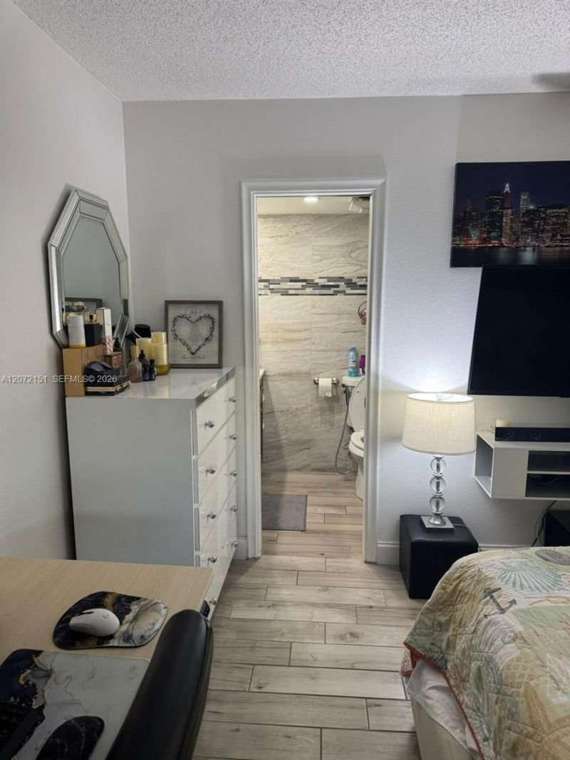 900 NE 12th Ave , Unit 302, Hallandale Beach, FL 33009 Photo