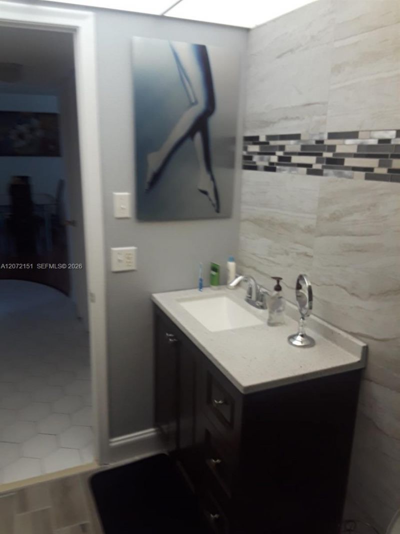 900 NE 12th Ave , Unit 302, Hallandale Beach, FL 33009 Photo
