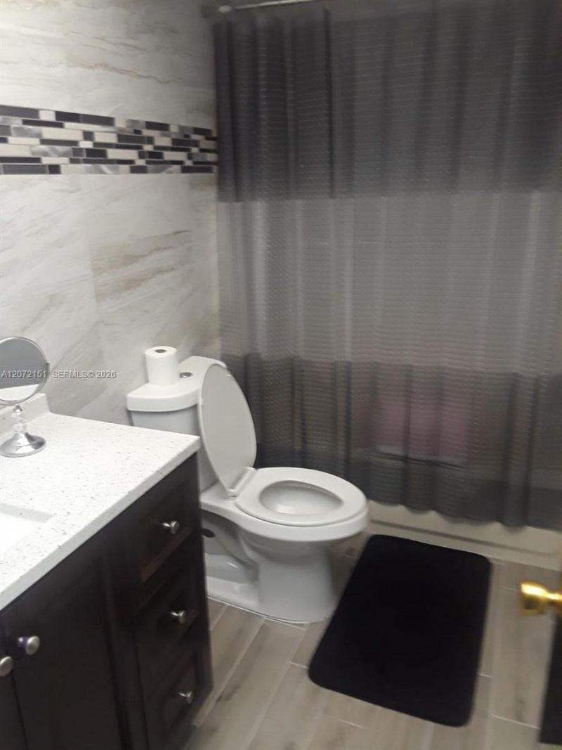 900 NE 12th Ave , Unit 302, Hallandale Beach, FL 33009 Photo