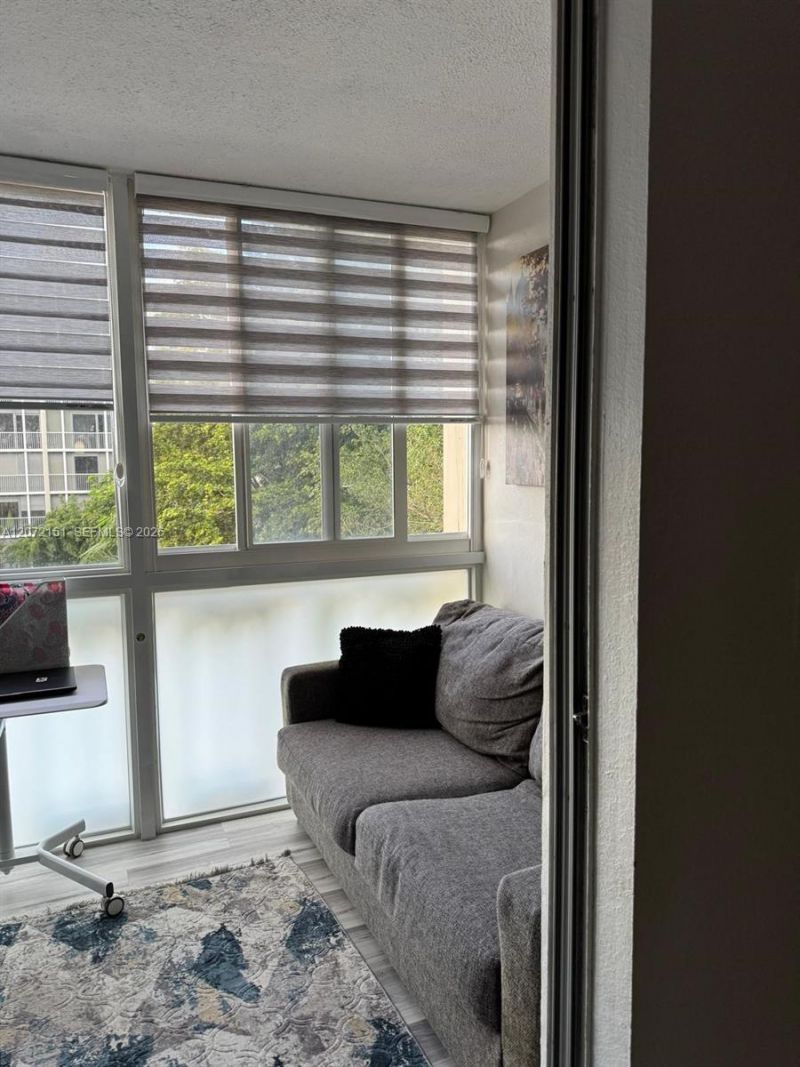 900 NE 12th Ave , Unit 302, Hallandale Beach, FL 33009 Photo