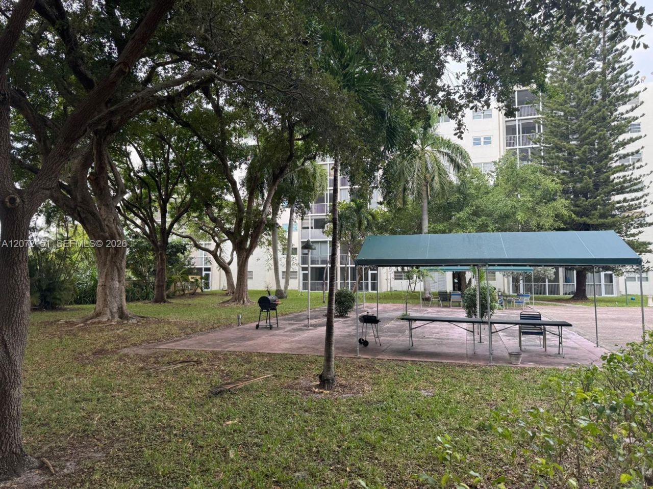 900 NE 12th Ave , Unit 302, Hallandale Beach, FL 33009 Photo