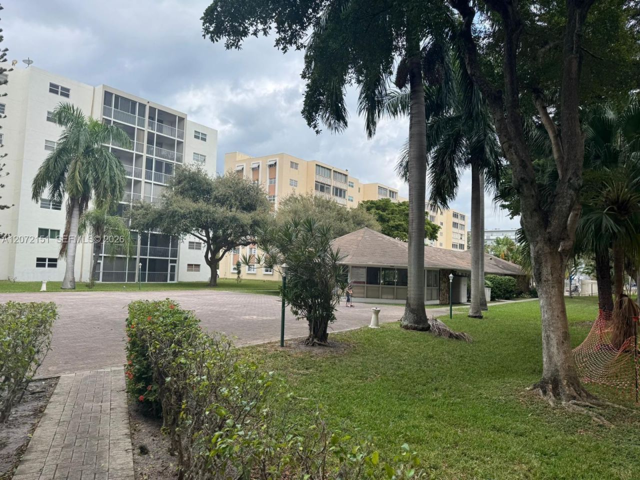 900 NE 12th Ave , Unit 302, Hallandale Beach, FL 33009 Photo