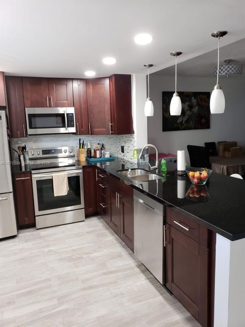 900 NE 12th Ave , Unit 302, Hallandale Beach, FL 33009 Photo