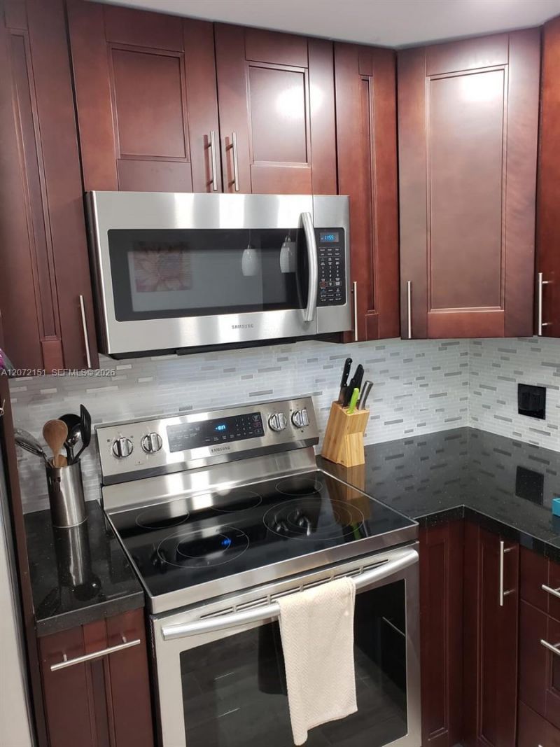 900 NE 12th Ave , Unit 302, Hallandale Beach, FL 33009 Photo